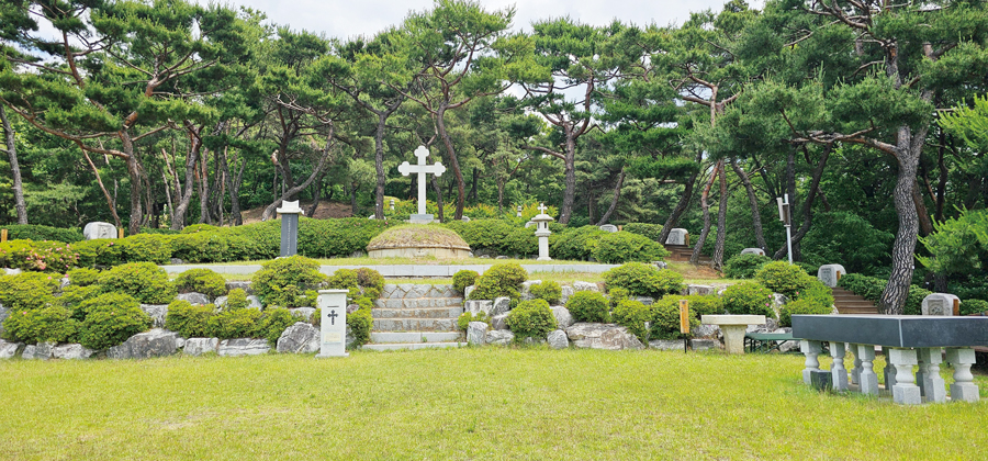 240707 성지와함께 순례-신나무골성지 순교자 이선이 엘리사벳 묘(홈피용).jpg